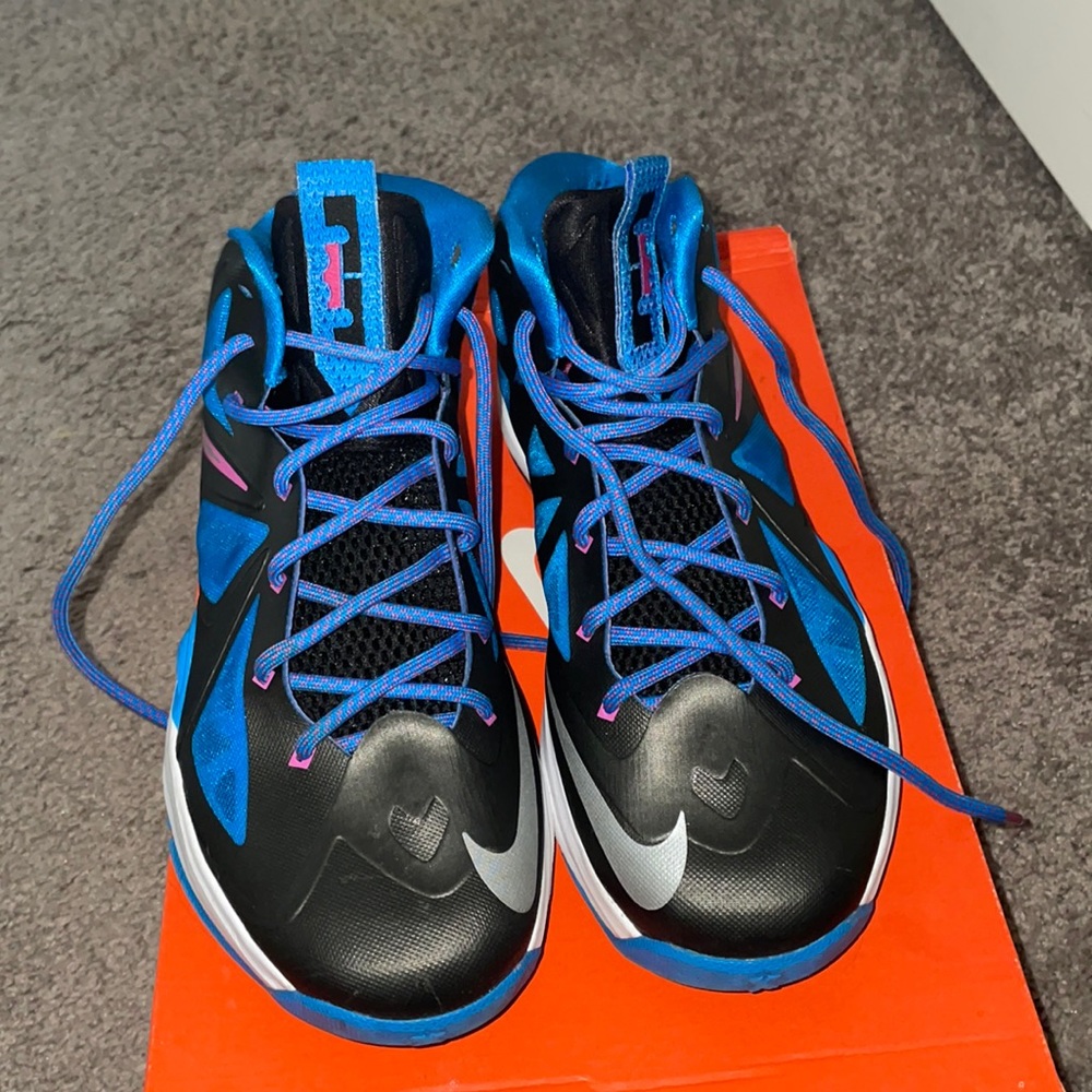 I am selling Nike Lebron X (GS), A size 7y. - Picture 1 of 3